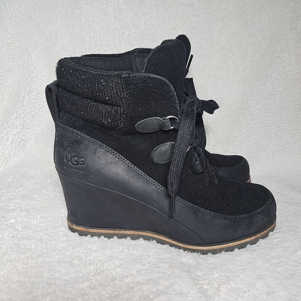 UGG Kriston Leather Suede Waterproof Bootie BLACK WEDGE Sz 8 Fur Wool Insole